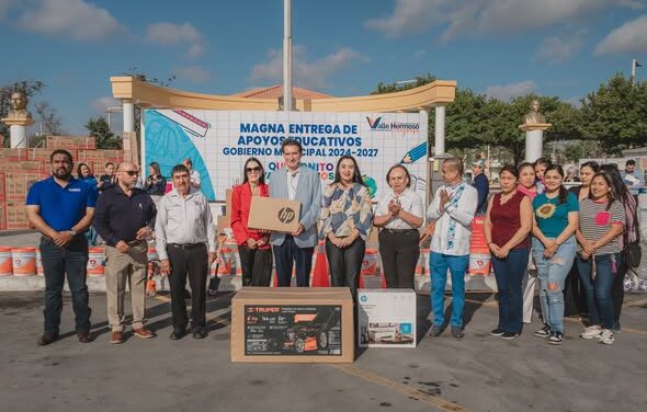 PRESIDENTE MUNICIPAL, DR. ALBERTO ALANIS VILLARREAL LLEVA A CABO LA MAGNA ENTREGA DE APOYOS EDUCATIVOS EN VALLE HERMOSO.