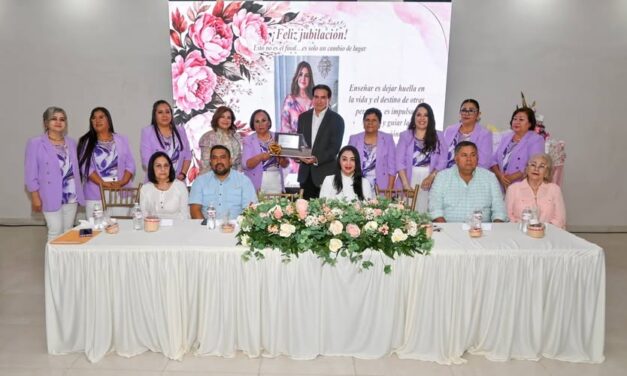 RECONOCEN AL DR. ALBERTO ALANÍS POR TODO EL APOYO BRINDADO DE MANERA PERMANENTE A LOS JARDINES DE NIÑOS