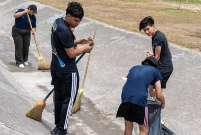 Nuestro Presidente Municipal estuvo presente en el Boulevard de la calle Séptima, donde supervisó una brigada de limpieza y pintura realizada en coordinación con la Iglesia Castillo del Rey.
