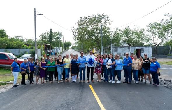 Con obras que transforman la vida de las familias y cumplen compromisos con la ciudadanía, nuestro Presidente Municipal, el Dr. Alberto Alanís Villarreal, inauguró la pavimentación de la Calle Amado Martínez, en la Colonia Progreso sobre la Carretera 120, una acción que representa más bienestar, seguridad y progreso para quienes transitan diariamente por este importante sector.