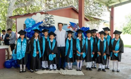 Nuestro Presidente Municipal, Dr. Alberto Alanis Villarreal, tuvo el honor de acompañar a los alumnos de la Escuela Primaria “Josefa Ortiz de Domínguez”, en el Ejido Ensenada, como Padrino de la Generación 2020–2026 durante su ceremonia de graduación.