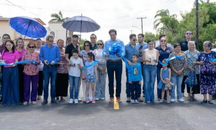 Dr. Alberto Alanis Villarreal, inaugura pavimentación de la Calle Lázaro Cárdenas.
