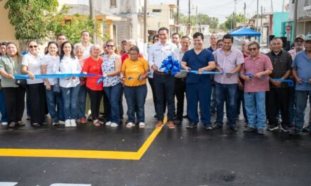 Dr. Alberto Alanís Villarreal entrega nueva pavimentación en la calle Ferretiz