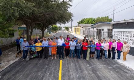 El Presidente Municipal, Dr. Alberto Alanís Villarreal, inauguró la pavimentación de la Calle Chiapas de Calle Madero a Carretera 82